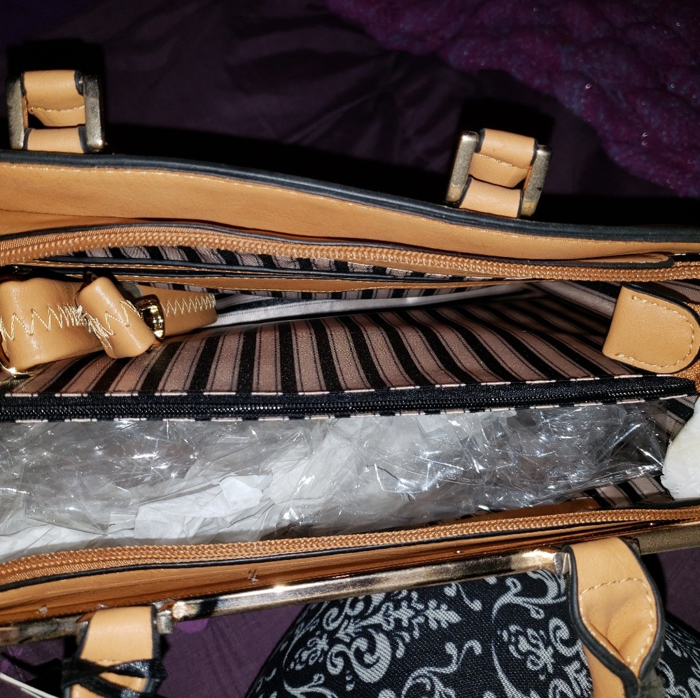 Handbag - Picture 3 of 4